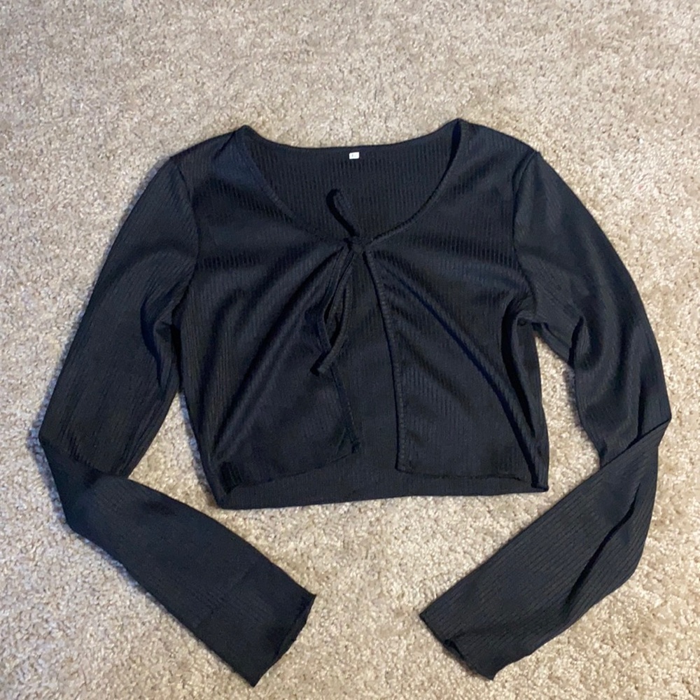 large cropped long sleeve tie in the front